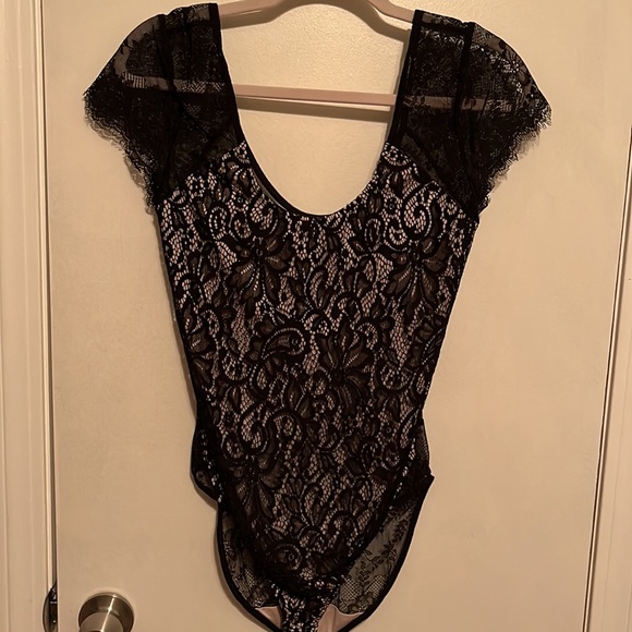 Sheer Lace Express Body Suit - Picture 2 of 4